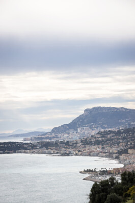 Panorama sur Menton et Monaco depuis Grimaldi Superiore, côte d'Azur et Ligurie Italie