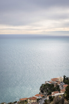 Panorama sur Menton et Monaco depuis Grimaldi Superiore, côte d'Azur et Ligurie Italie